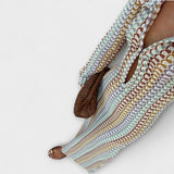 Elina – Maxi šaty s V-výstřihem a prázdninovým nádechem