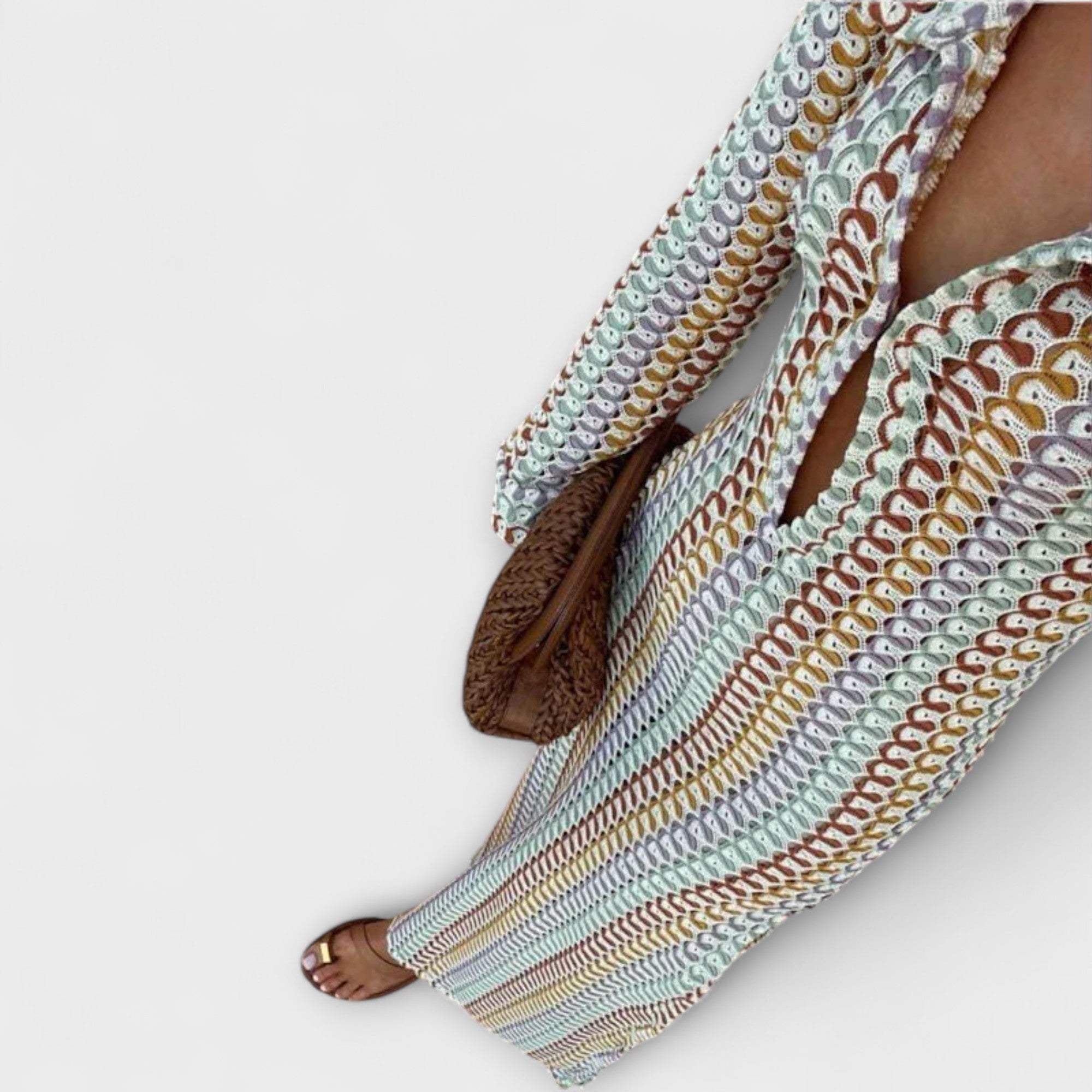 Elina – Maxi šaty s V-výstřihem a prázdninovým nádechem