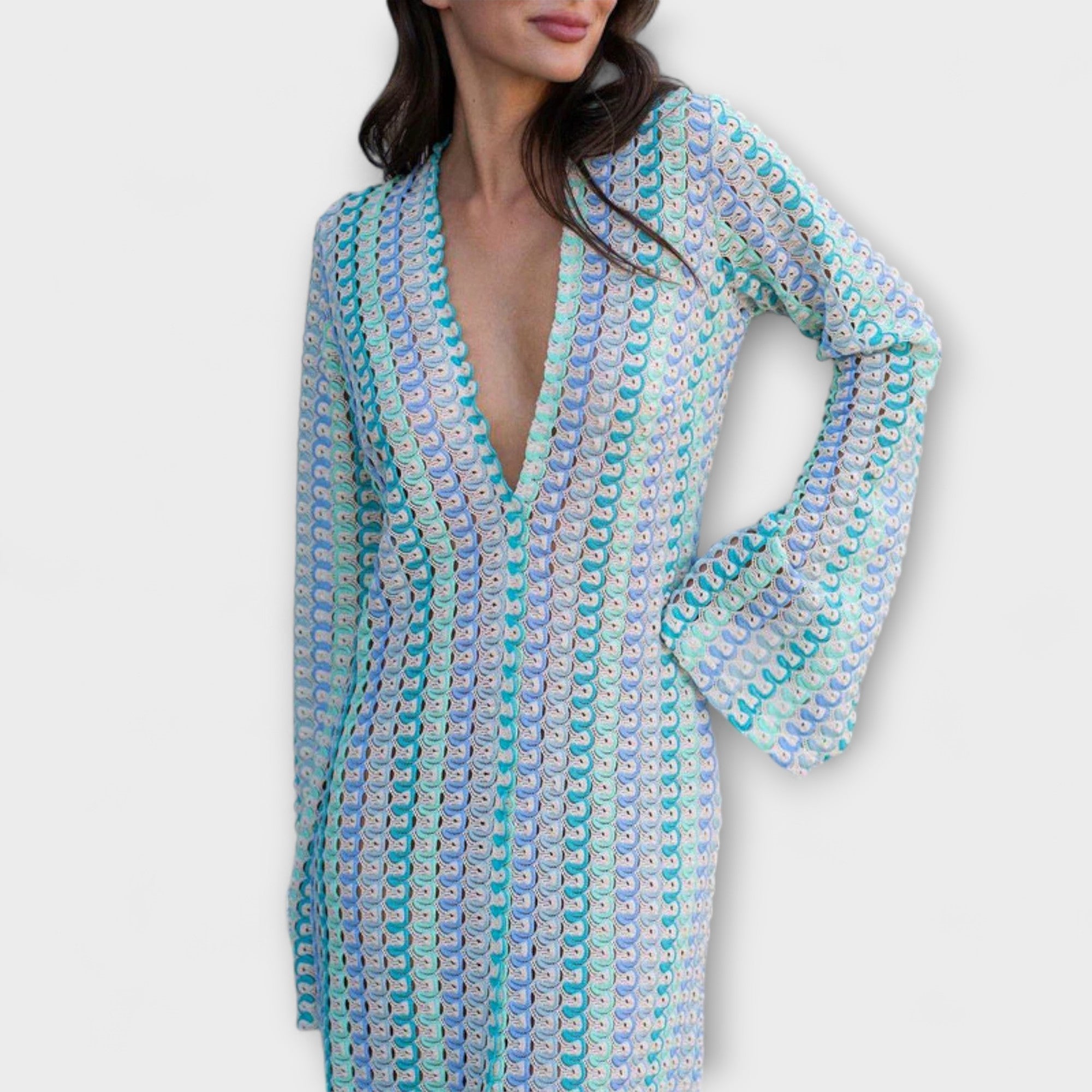 Elina – Maxi šaty s V-výstřihem a prázdninovým nádechem