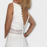 Aurélie - Elegantní krajková šaty s V výstřihem